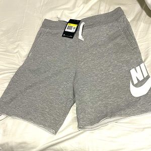 Nike Men’s Loose Fit / At Knee Length Grey Shorts